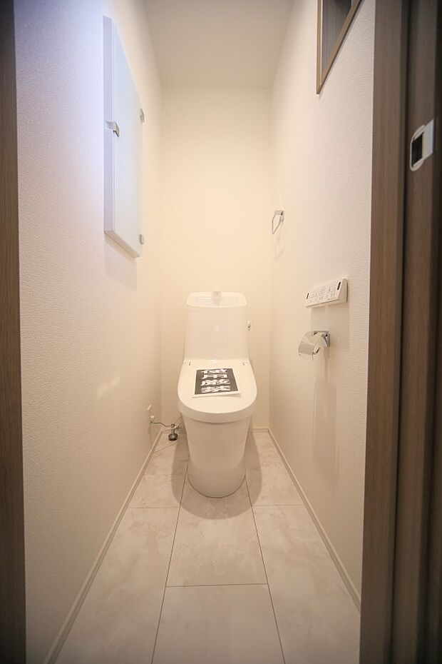 温水洗浄便座付きのトイレで、いつも快適にご利用になれます♪