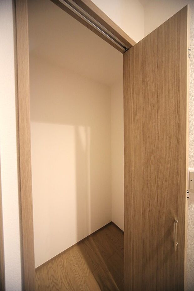 玄関横の収納です