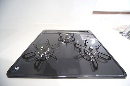 三ツ口コンロの、システムキッチンです。