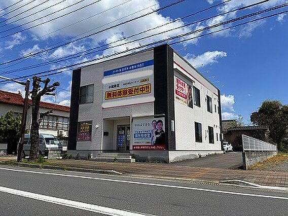 本物件西側から...