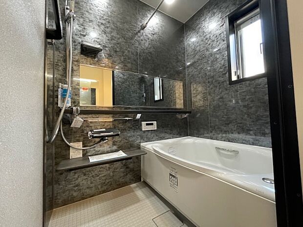 換気乾燥暖房機つきのユニットバスです