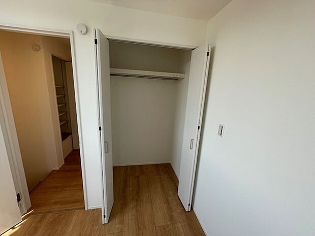 各居室に収納があります