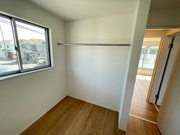 各居室に収納スペースがございます