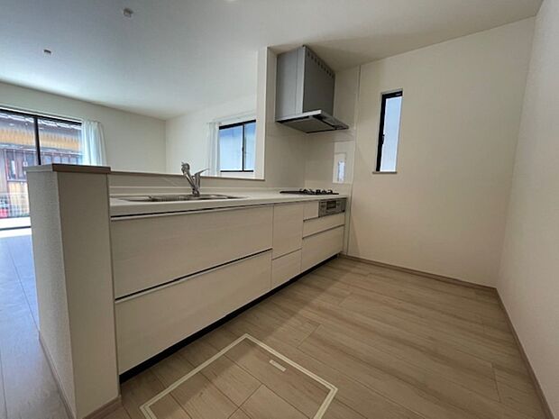 人造大理石トップのシステムキッチン