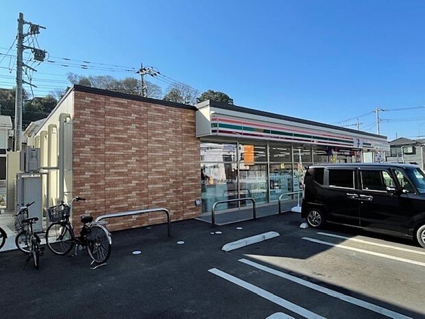 セブンイレブン入間鍵山店約930m