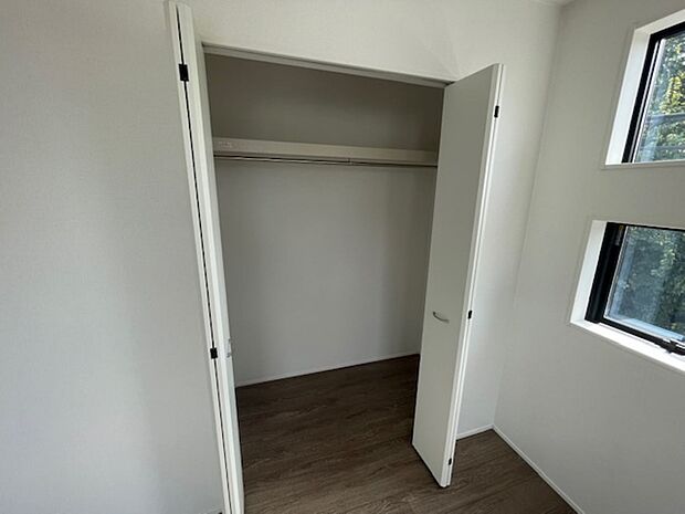 各居室に収納があります