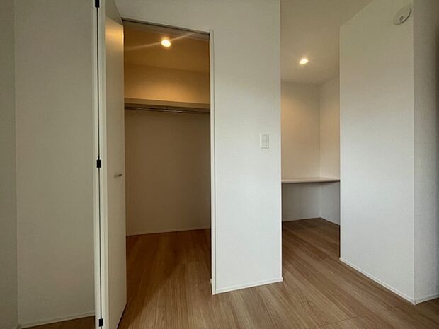 各居室に収納があります