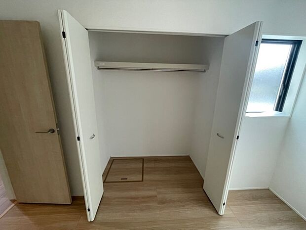 各居室に収納があります