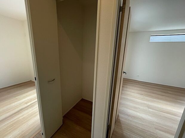 クリーナーの収納にも役立つホール収納