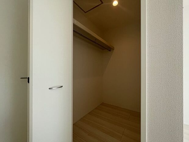 各居室に収納があります