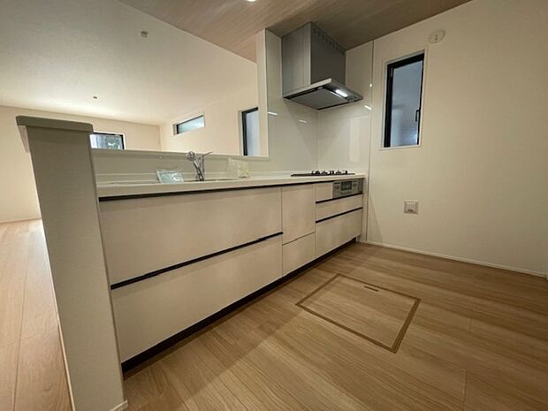 人造大理石トップのシステムキッチン