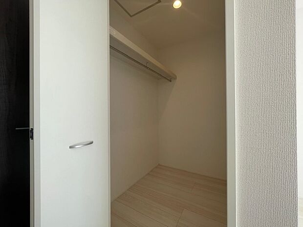 各居室に収納があります