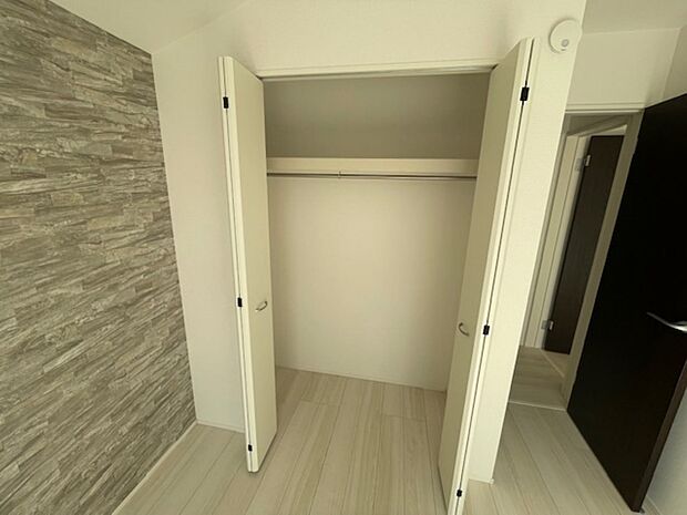 各居室に収納があります