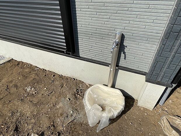 洗車などに便利な立水栓がございます