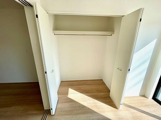 各居室に収納があります