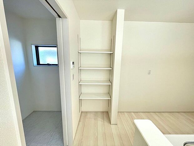 可動棚つきのパントリーです