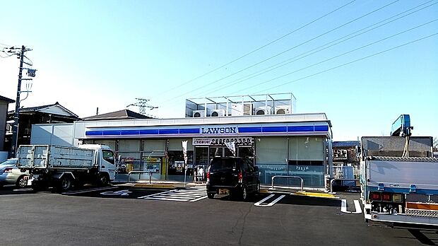 ローソン扇台店約820m