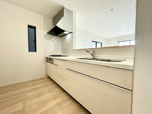 人造大理石トップのシステムキッチン