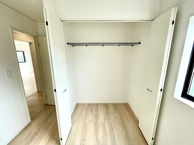 各居室に収納があります