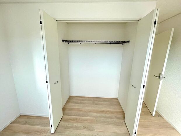 各居室に収納があります