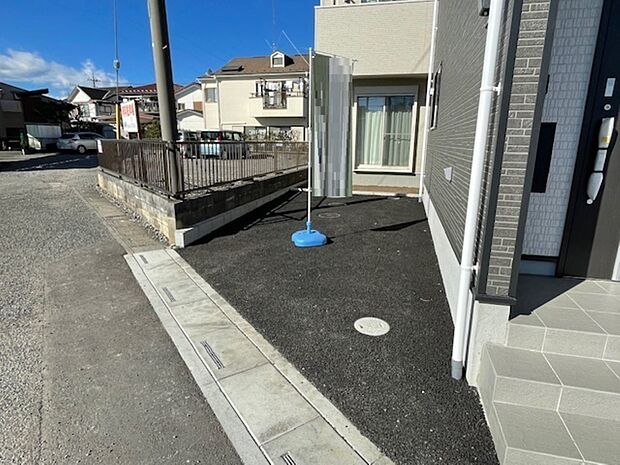 駐車スペースは普通車1台分ございます