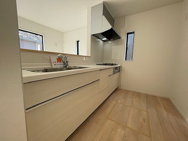 人造大理石トップのシステムキッチン