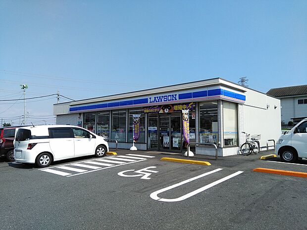 ローソン小谷田店約740m