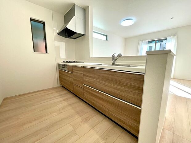 人造大理石トップのシステムキッチン