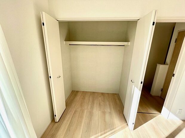 各居室に収納があります