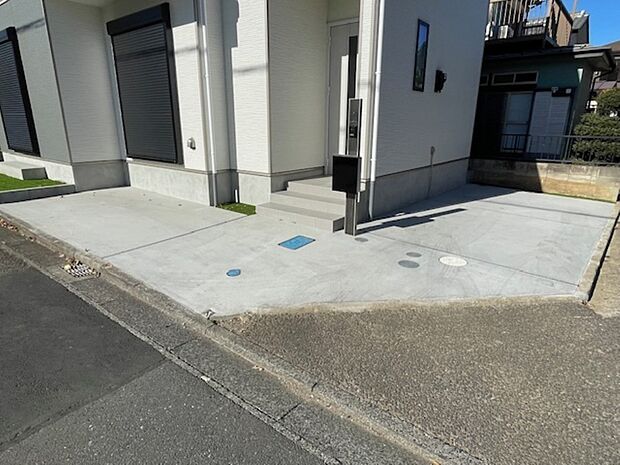 駐車スペースは2台分ございます