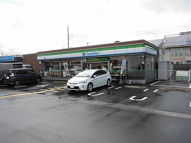 ファミリーマート扇町屋店約580ｍ