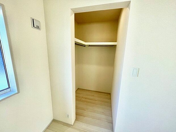 各居室に収納があります