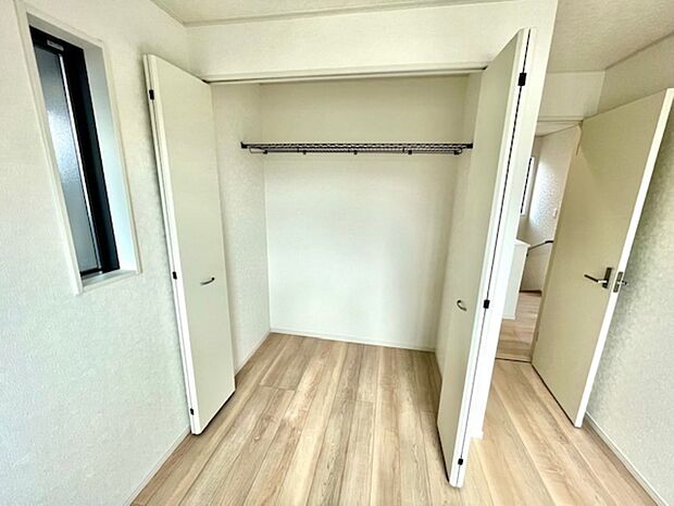 各居室に収納があります