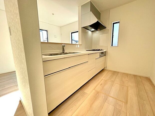 人造大理石トップのシステムキッチン