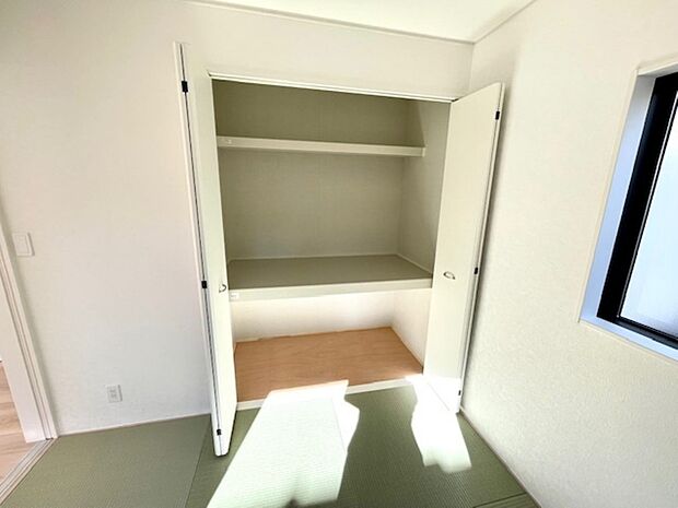 各居室に収納があります