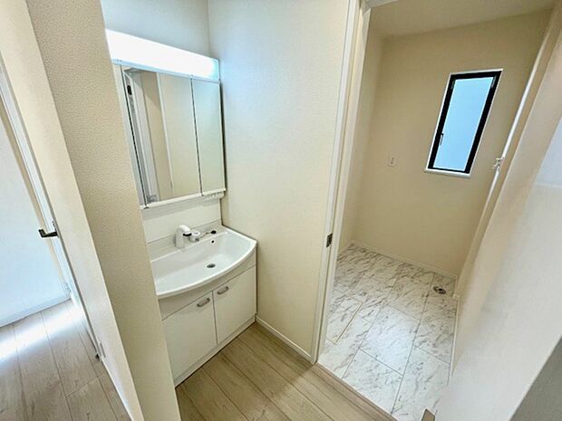 洗面と脱衣所がそれぞれ独立した設計のお家です