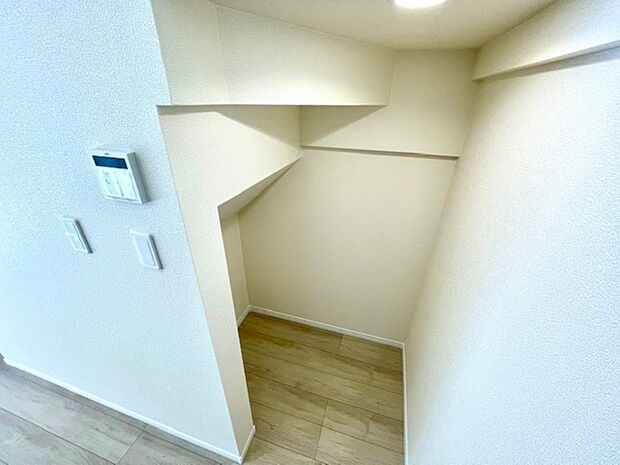 食材の保管などに便利なパントリー