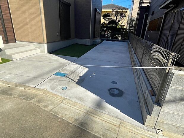 車種によりますが、駐車3台可能です