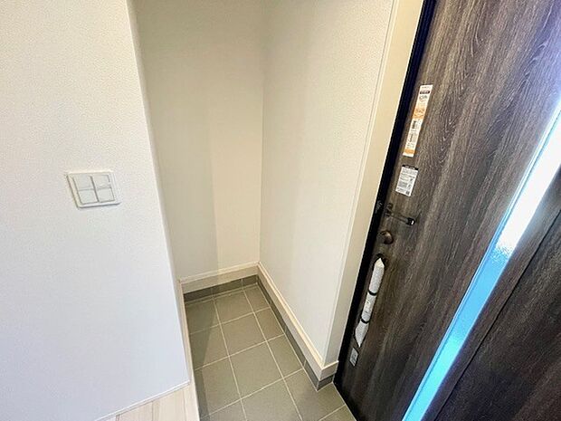 ベビーカーなどの収納に便利なシューズインクローク