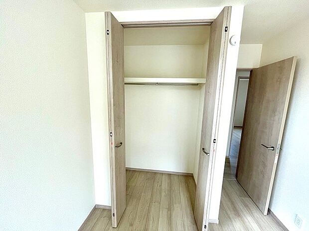 各居室に収納があります