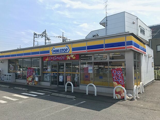 ミニストップ小谷田店約670m