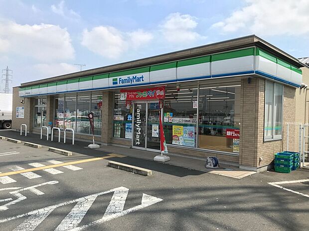 ファミリーマート16号小谷田店約550m