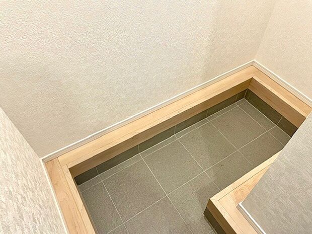 ベビーカーなどの収納に便利なシューズインクローク