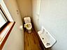 トイレ：2階のトイレには個別の手洗いがついています