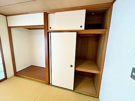 天袋つきの押入です