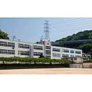 小学校「下関市立養治小学校まで802m」