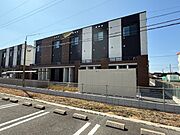 綾羅木駅より徒歩9分 築1年7ヶ月 3階建の賃貸物件