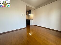 Two Living 3階ワンルームのリビング/ダイニング