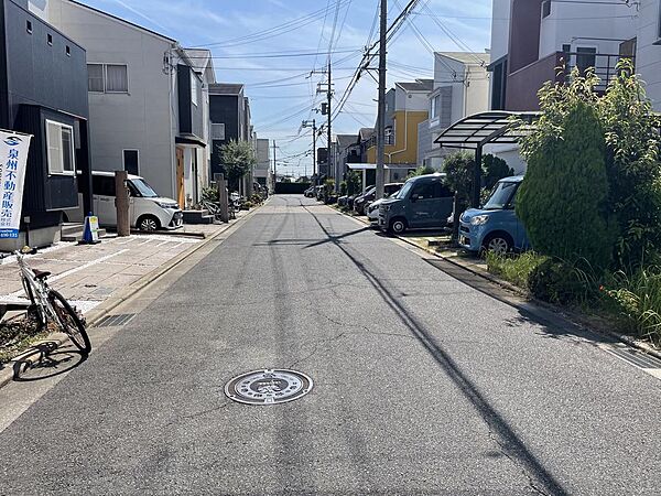 前面道路ゆったり広々5.9m♪　落ち着いた静かな住環境にある一戸建てです♪
