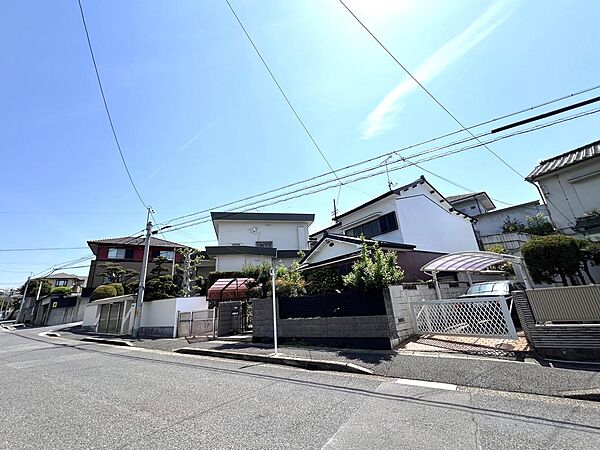 閑静な住宅地に位置しております。